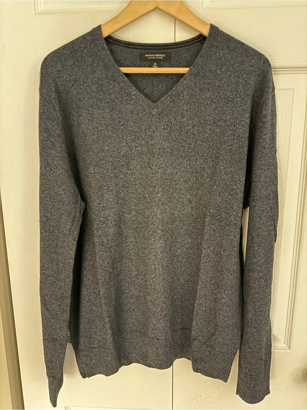 Banana Republic Men's Dark Charcoal V-Neck Sweater Size M